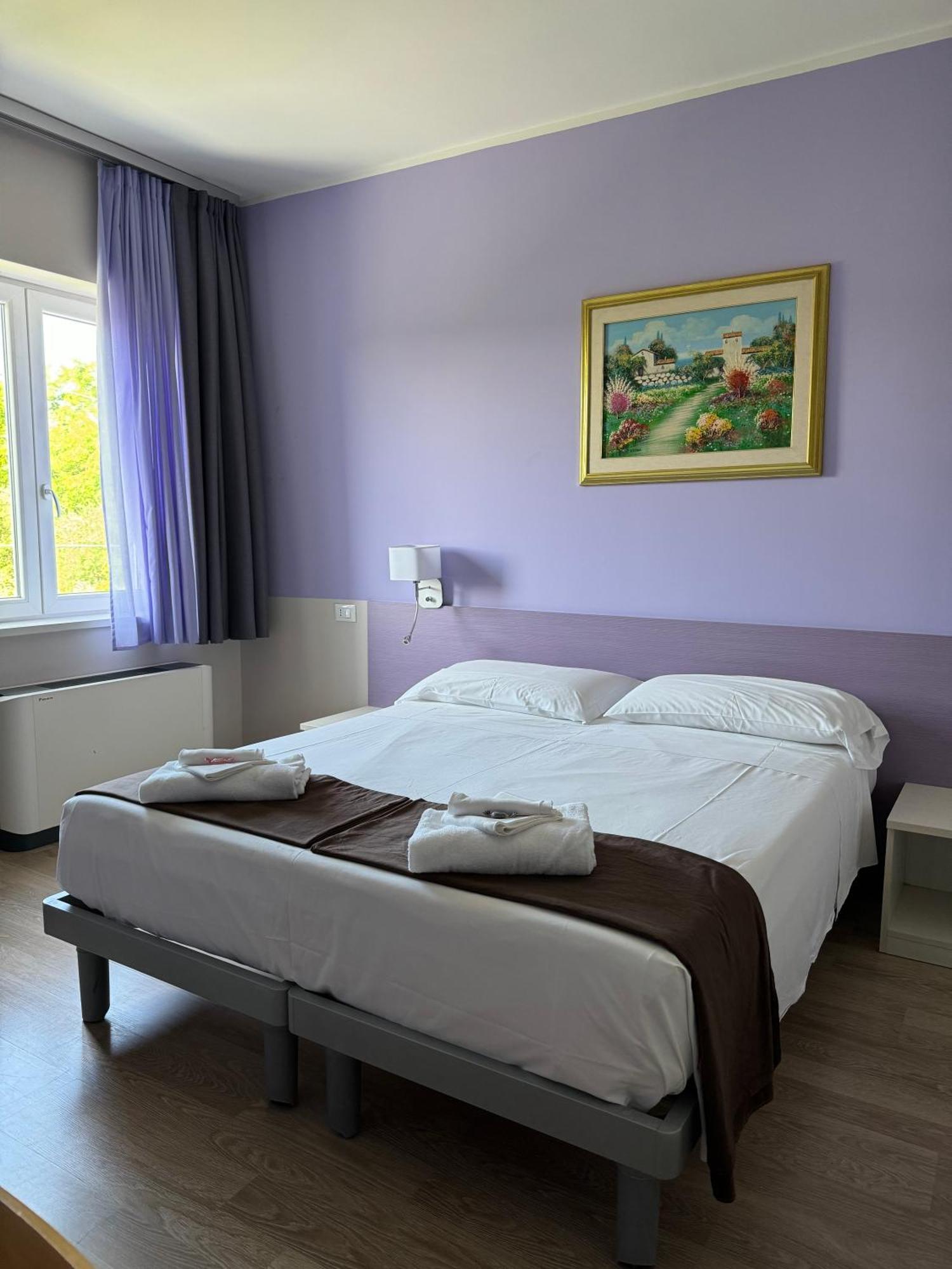 Albergo Trattoria Italia Дезенцано-дель-Гарда Экстерьер фото